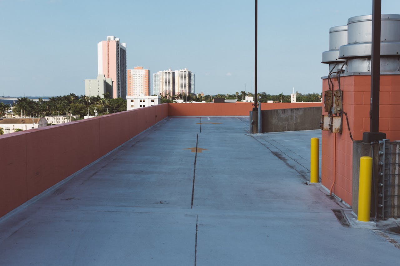 Dachy hal prefabrykowanych – przegląd technologii i dostępnych rozwiązań